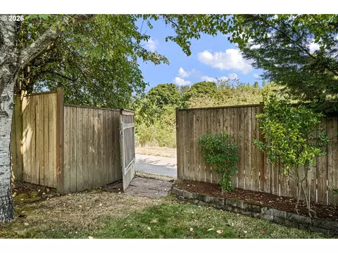 Exterior - 5268 Sugarpine Cir, Eugene, OR 97402 photo 10 of 12