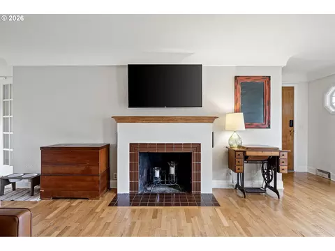 Living - 765 Louis St, Eugene, OR 97402 photo 5 of 6