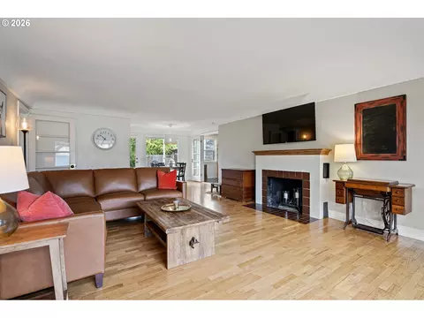 Living - 765 Louis St, Eugene, OR 97402 photo 6 of 6