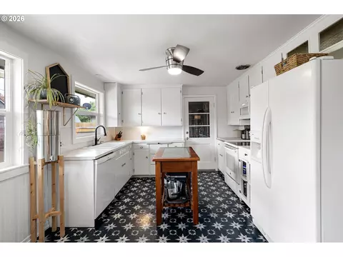 Kitchen - 765 Louis St, Eugene, OR 97402 photo 5 of 6