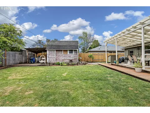 Exterior - 765 Louis St, Eugene, OR 97402 photo 9 of 12