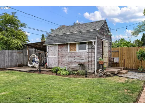 Exterior - 765 Louis St, Eugene, OR 97402 photo 10 of 12
