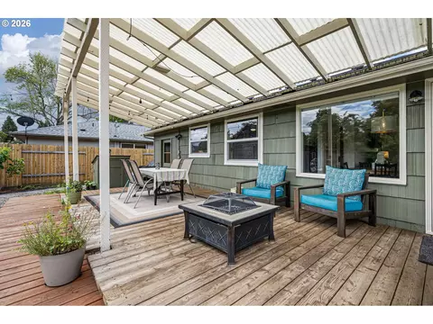 Exterior - 765 Louis St, Eugene, OR 97402 photo 3 of 12