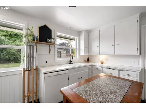 Kitchen - 765 Louis St, Eugene, OR 97402 photo 3 of 6