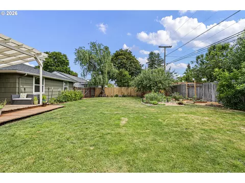 Exterior - 765 Louis St, Eugene, OR 97402 photo 5 of 12