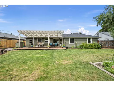 Exterior - 765 Louis St, Eugene, OR 97402 photo 11 of 12