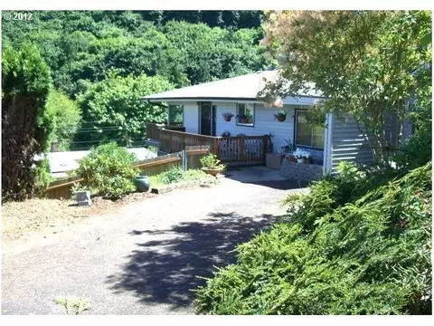 30128 Maple Dr, Rainier, OR 97048 photo 1