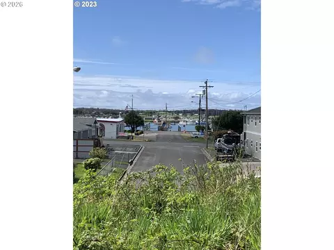 600 Clearlake Ave, Winchester Bay, OR 97467