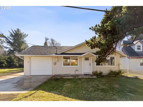 1732 NW 34th St, Lincoln City, OR 97367