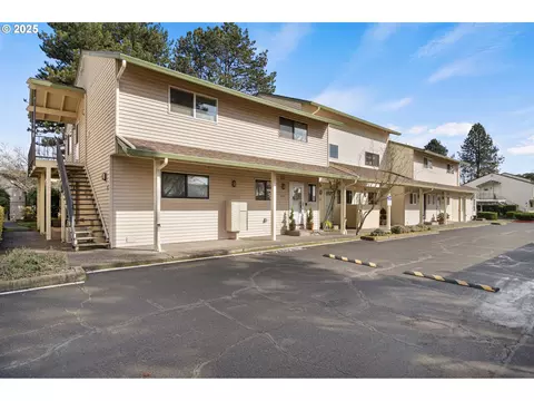 559 N Hayden Bay Dr, Portland, OR 97217