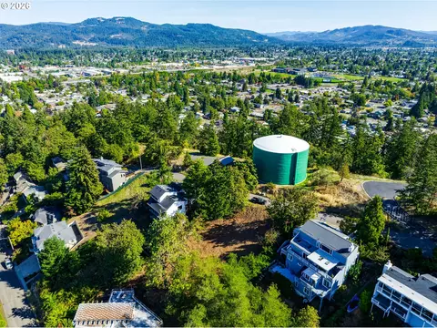 Summit Blvd, Springfield, OR 97477 photo 9