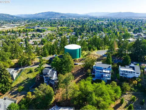 Summit Blvd, Springfield, OR 97477 photo 10