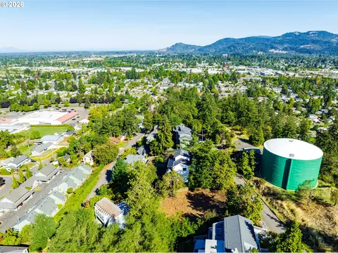 Summit Blvd, Springfield, OR 97477 photo 8