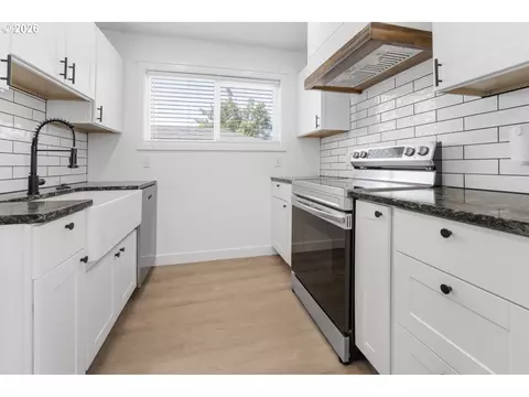 Kitchen - 1879 G St, Springfield, OR 97477 photo 1 of 2