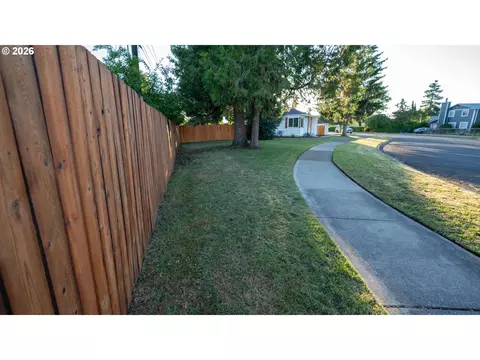 Exterior - 1879 G St, Springfield, OR 97477 photo 7 of 7