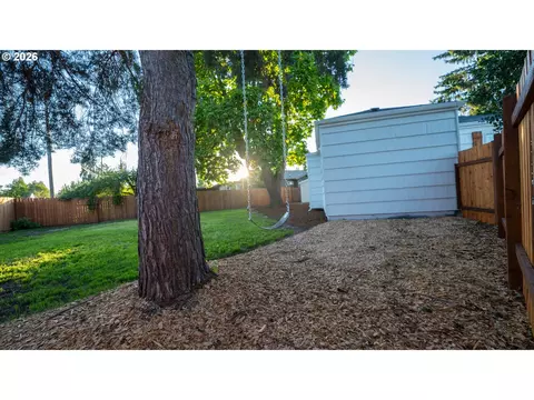 Exterior - 1879 G St, Springfield, OR 97477 photo 6 of 7