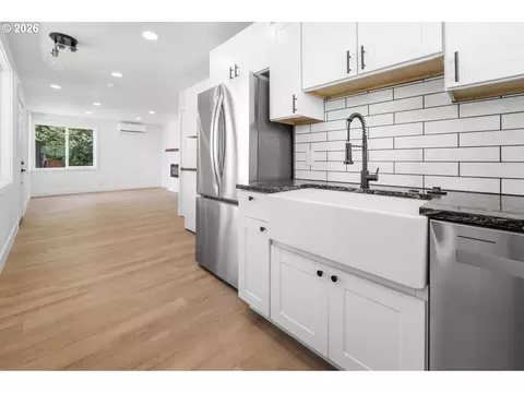 Kitchen - 1879 G St, Springfield, OR 97477 photo 2 of 2