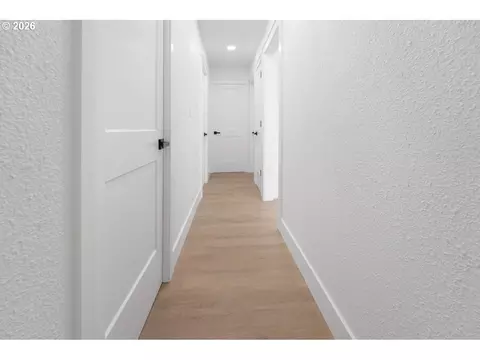 Entry Way - 1879 G St, Springfield, OR 97477 photo 2 of 2