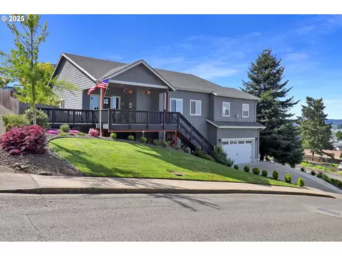 703 Holbrook Ln, Creswell, OR 97426