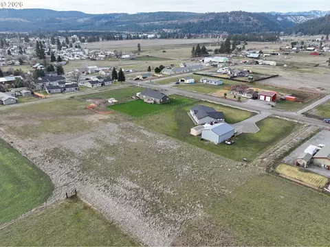 953 N 15th Ave, Elgin, OR 97827 photo 3