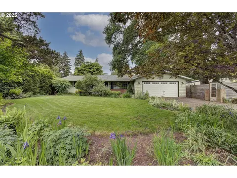 10020 NE Oakhurst Dr, Vancouver, WA 98662