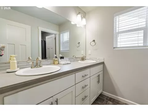 Bath - 8601 N Appleton St, Camas, WA 98607 photo 2 of 4