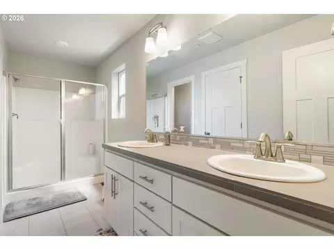 Bath - 8601 N Appleton St, Camas, WA 98607 photo 4 of 4