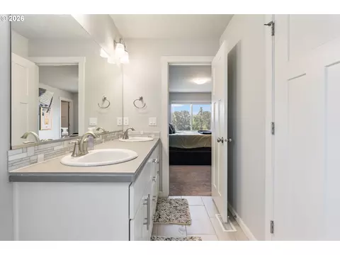 Bath - 8601 N Appleton St, Camas, WA 98607 photo 3 of 4