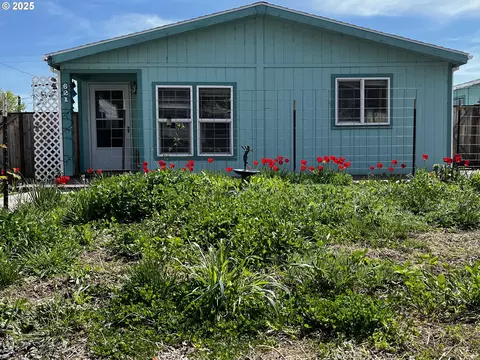 621 Dufur Ave, Maupin, OR 97037