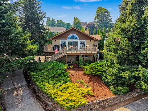 2451 SW Maplewood Dr, Dallas, OR 97338
