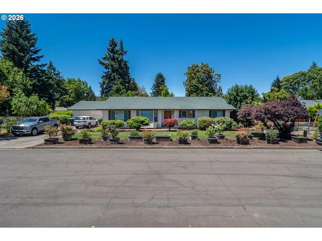 890 W Hickory St, Roseburg, OR 97471