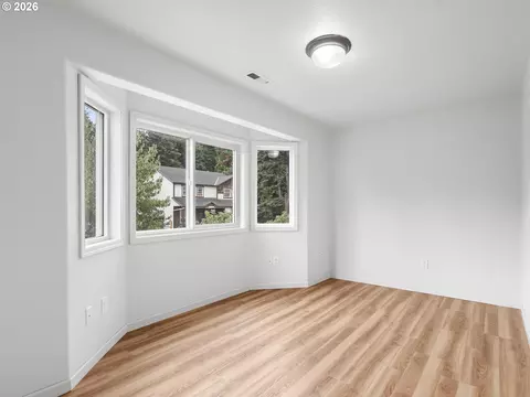 Living - 21754 NE Couch Ct, Gresham, OR 97030 photo 8 of 9