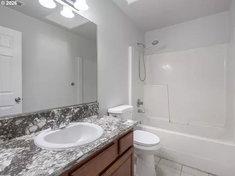 Bath - 21754 NE Couch Ct, Gresham, OR 97030 photo 3 of 3