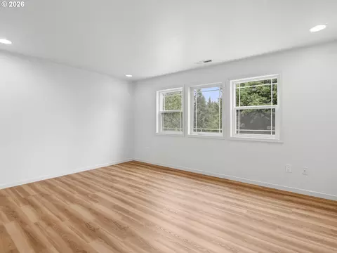 Living - 21754 NE Couch Ct, Gresham, OR 97030 photo 7 of 9