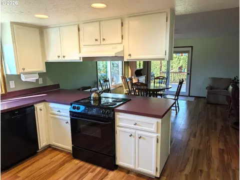 Kitchen - 5440 J St, Springfield, OR 97478 photo 2 of 2