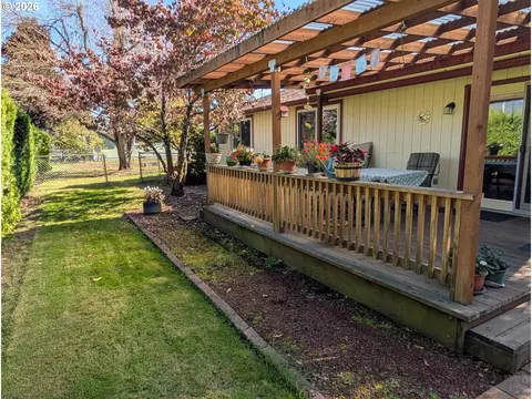 Exterior - 5440 J St, Springfield, OR 97478 photo 1 of 4