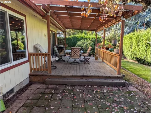 Exterior - 5440 J St, Springfield, OR 97478 photo 2 of 4