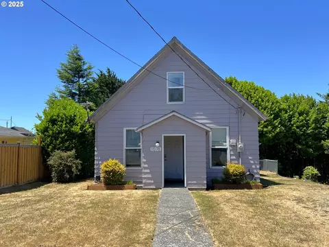 1678 Meade St, North Bend, OR 97459