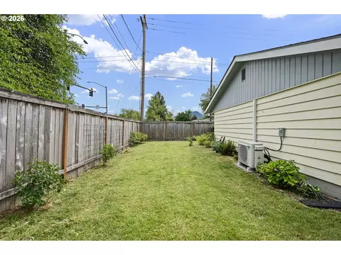 Exterior - 2895 Ferry St, Eugene, OR 97405 photo 10 of 13