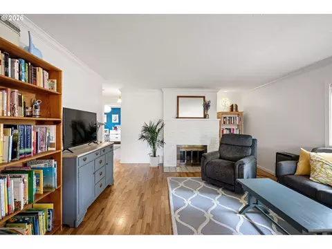 Living - 2895 Ferry St, Eugene, OR 97405 photo 1 of 4