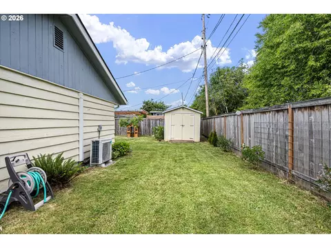 Exterior - 2895 Ferry St, Eugene, OR 97405 photo 11 of 13