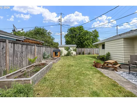 Exterior - 2895 Ferry St, Eugene, OR 97405 photo 6 of 13