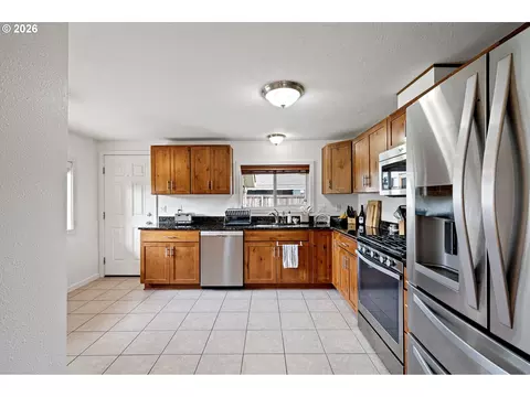 Kitchen - 2895 Ferry St, Eugene, OR 97405 photo 3 of 4