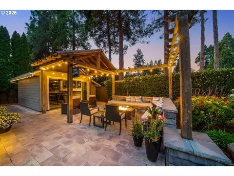 Exterior - 673 Shoreline Way, Eugene, OR 97401 photo 3 of 10