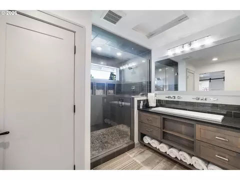 Bath - 673 Shoreline Way, Eugene, OR 97401 photo 1 of 5