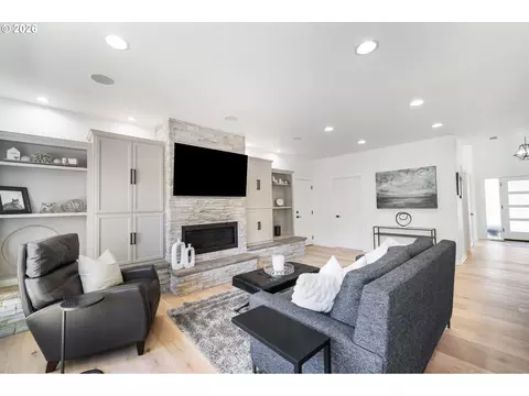 Living - 673 Shoreline Way, Eugene, OR 97401 photo 2 of 2