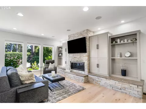 Living - 673 Shoreline Way, Eugene, OR 97401 photo 1 of 2