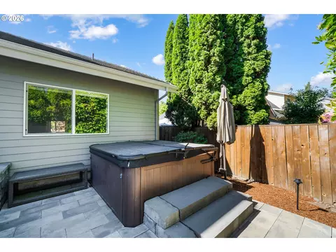 Exterior - 673 Shoreline Way, Eugene, OR 97401 photo 8 of 10