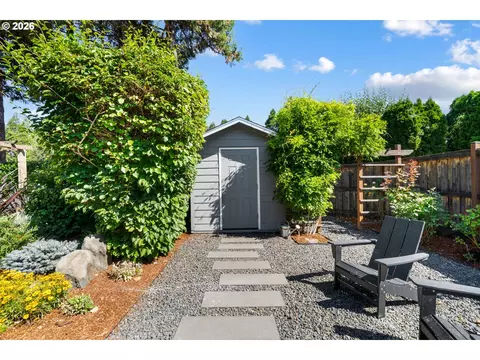 Exterior - 673 Shoreline Way, Eugene, OR 97401 photo 9 of 10