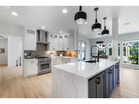 Kitchen - 673 Shoreline Way, Eugene, OR 97401 photo 5 of 5